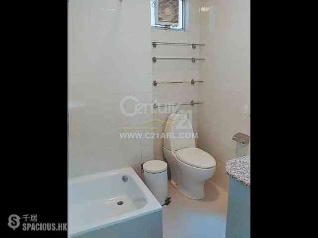 Mid Levels Central - Mackenny Court 07