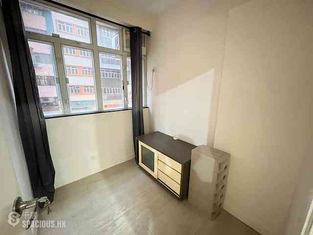 Sai Ying Pun - Lee Wah Mansion 05