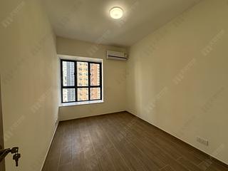 Mid Levels Central - Elegant Terrace Block 2 06