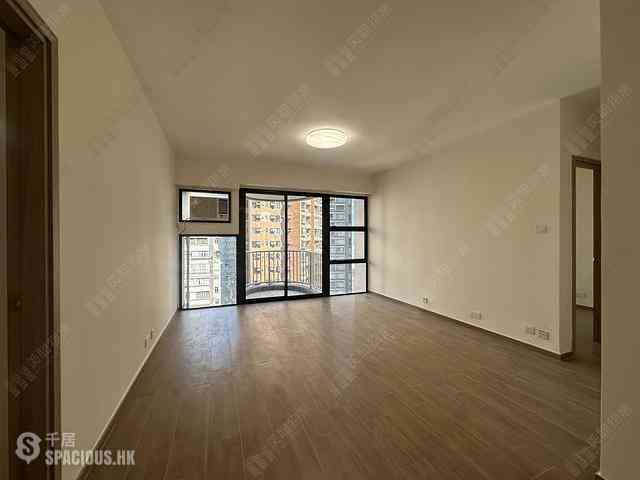 Mid Levels Central - Elegant Terrace Block 2 02