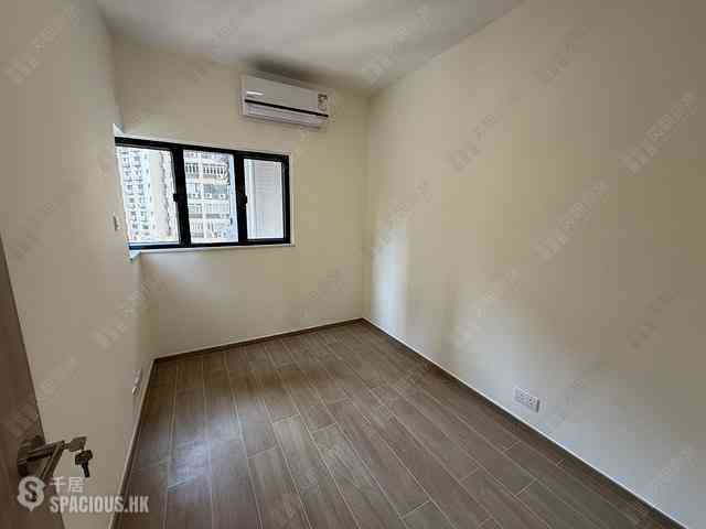 Mid Levels Central - Elegant Terrace Block 2 07