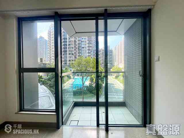 Tseung Kwan O - The Wings Ocean Wings Block 8 03