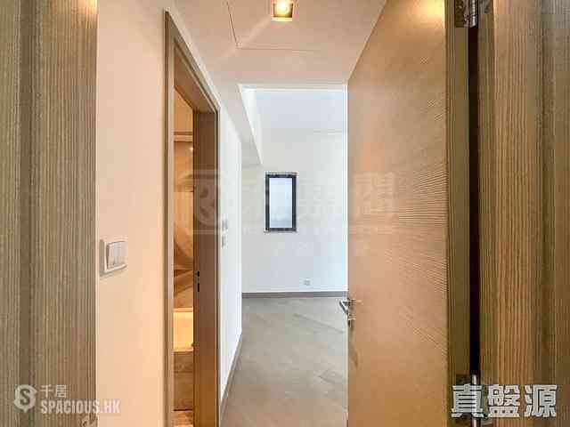 Tseung Kwan O - The Wings Ocean Wings Block 8 05