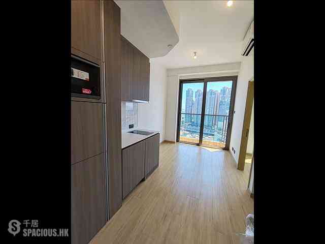 Cheung Sha Wan - Amber Place 01
