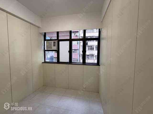Wan Chai - Ko Wah Building(Go Wah Mansion) 05