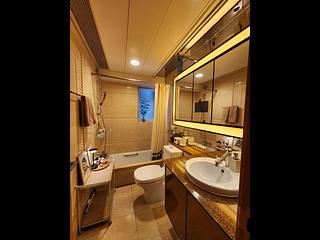 Tai Kok Tsui - Harbour Green Tower 1 10