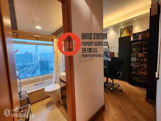 Tai Kok Tsui - Harbour Green Tower 1 14