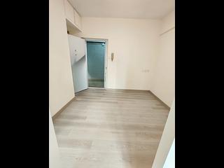 Shek Tong Tsui - Chong Yip Centre Block B 02