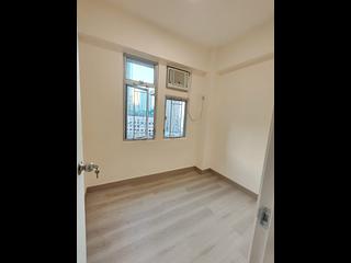Shek Tong Tsui - Chong Yip Centre Block B 04