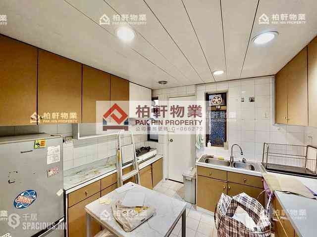 Quarry Bay - Lai Wah Mansion 09