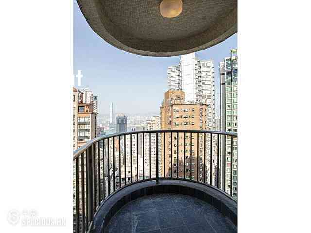 Mid Levels Central - Elegant Terrace 04