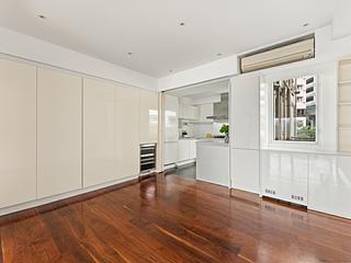 Mid Levels Central - Wing Hong Mansion 11