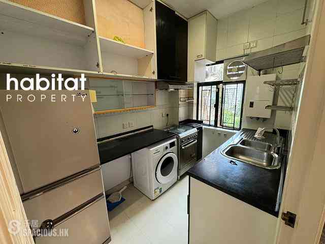Mid Levels Central - Mackenny Court 05
