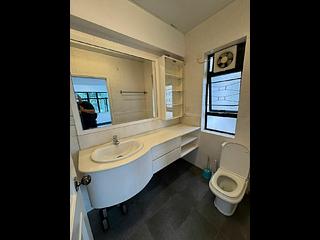 Mid Levels Central - Mackenny Court 06