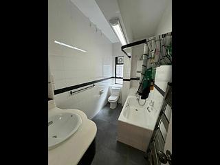 Mid Levels Central - Mackenny Court 07