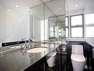 The Peak - Mount Austin Estate 12