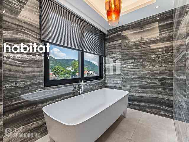 Chung Hom Kok - Pinewaver Villas 17