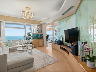 Pok Fu Lam - Villas Sorrento 04