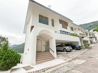 The Peak - Watford Villa 18