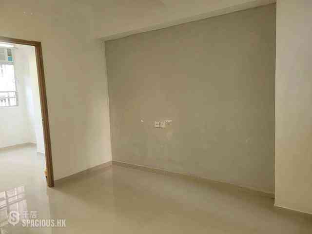 Wan Chai - 40-42, Cross Street 01