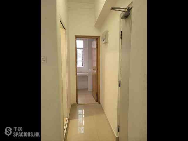 Wan Chai - 40-42, Cross Street 07