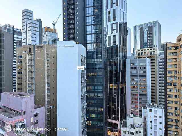 Wan Chai - Man On House 03