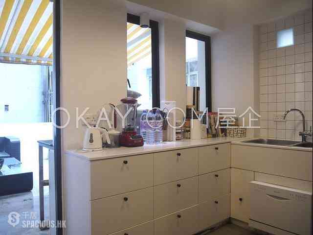 Central - 41-43, Gough Street 08