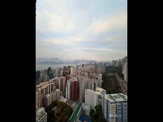 Fortress Hill - Le Sommet Block 1 02