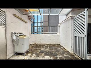 Wan Chai - Fook Gay Mansion 09