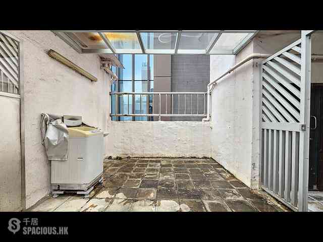 Wan Chai - Fook Gay Mansion 01