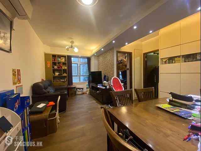 Sai Ying Pun - Yuk Ming Towers 01