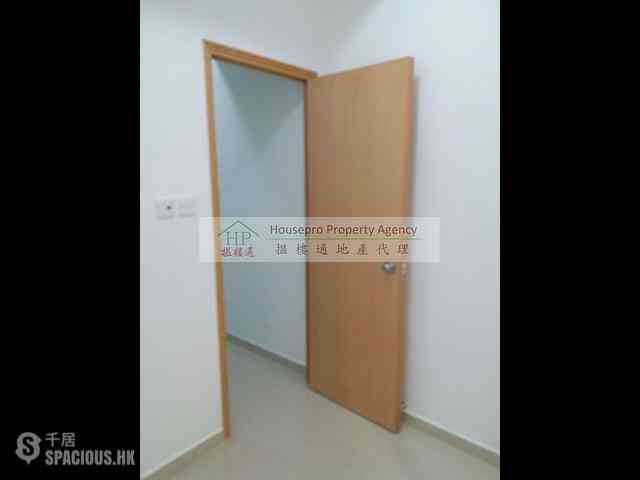 Sai Ying Pun - 291-293, Queen's Road West 08