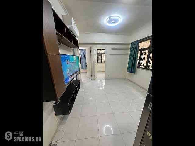 Cheung Sha Wan - Wing Fat Building 02