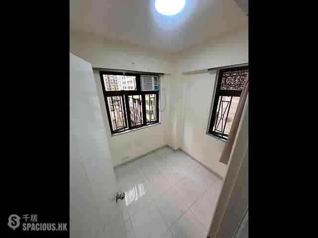Cheung Sha Wan - Wing Fat Building 03