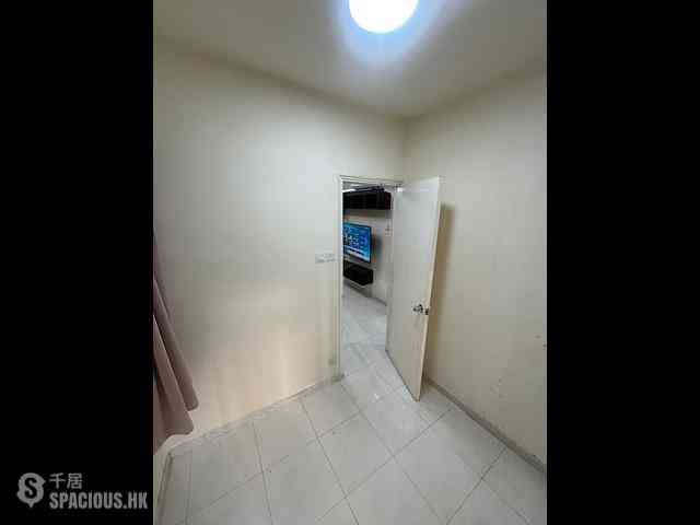 Cheung Sha Wan - Wing Fat Building 04