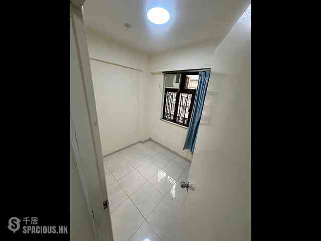 Cheung Sha Wan - Wing Fat Building 06