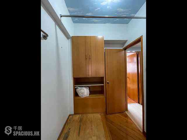 Sham Shui Po - Sun Wing Building 05