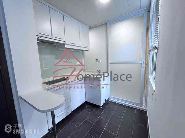 Central - 18, Gough Street 04
