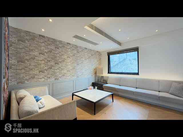 Chung Hom Kok - Pinewaver Villas 06