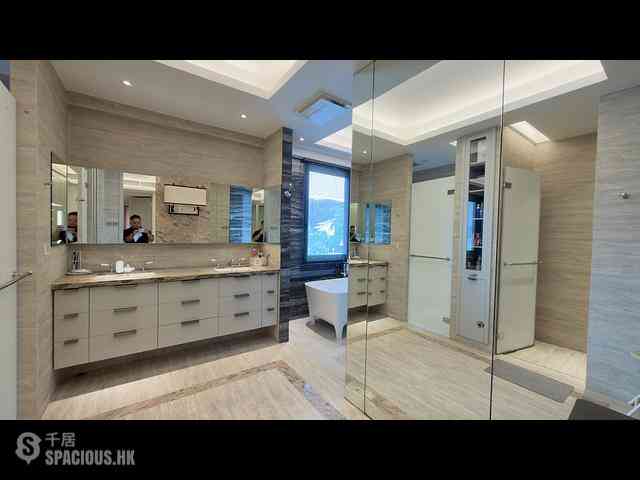 Chung Hom Kok - Pinewaver Villas 12