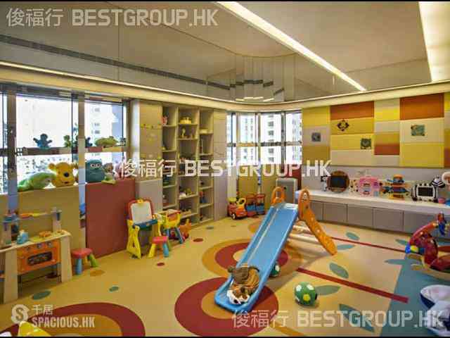 Mid Levels Central - Queen's Garden Block B 10