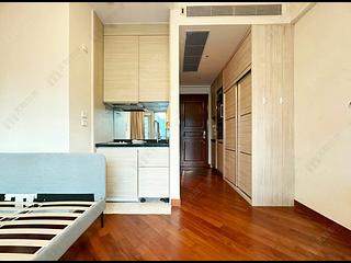 Wan Chai - The Avenue Phase 2 Block 2 05