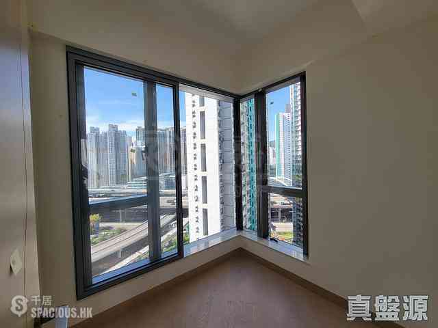 Cheung Sha Wan - Grand Victoria 02