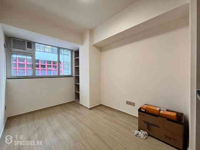 Wan Chai - Tai Tak Building 01