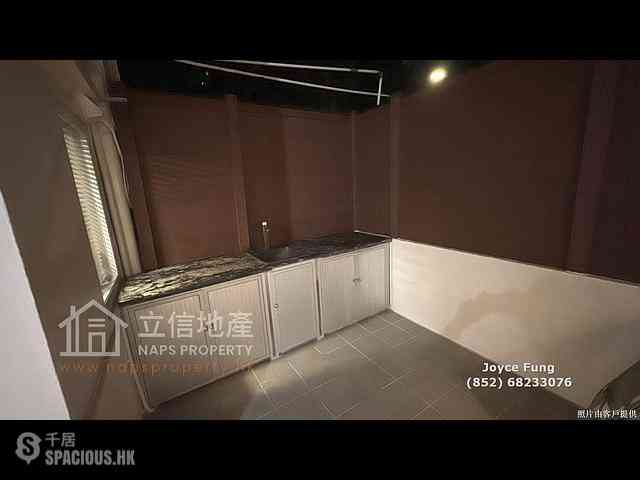 Sheung Wan - 62-64, Queen's Road West 11
