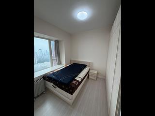 West Kowloon - The Arch Star Tower (Block 2) 02
