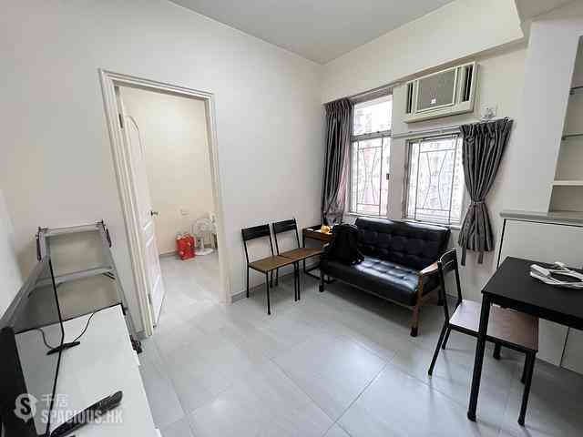 Shek Tong Tsui - Chong Yip Centre Block B 01