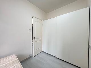 Shek Tong Tsui - Chong Yip Centre Block B 03