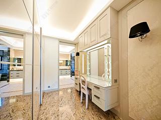 Chung Hom Kok - Pinewaver Villas 07