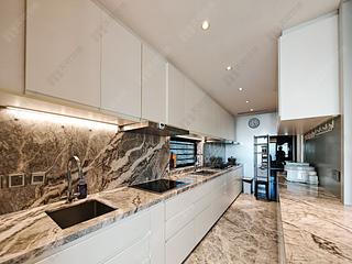 Chung Hom Kok - Pinewaver Villas 09